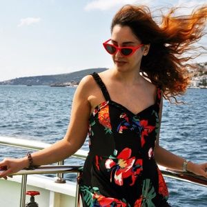 Meet your Posher, Scarlet